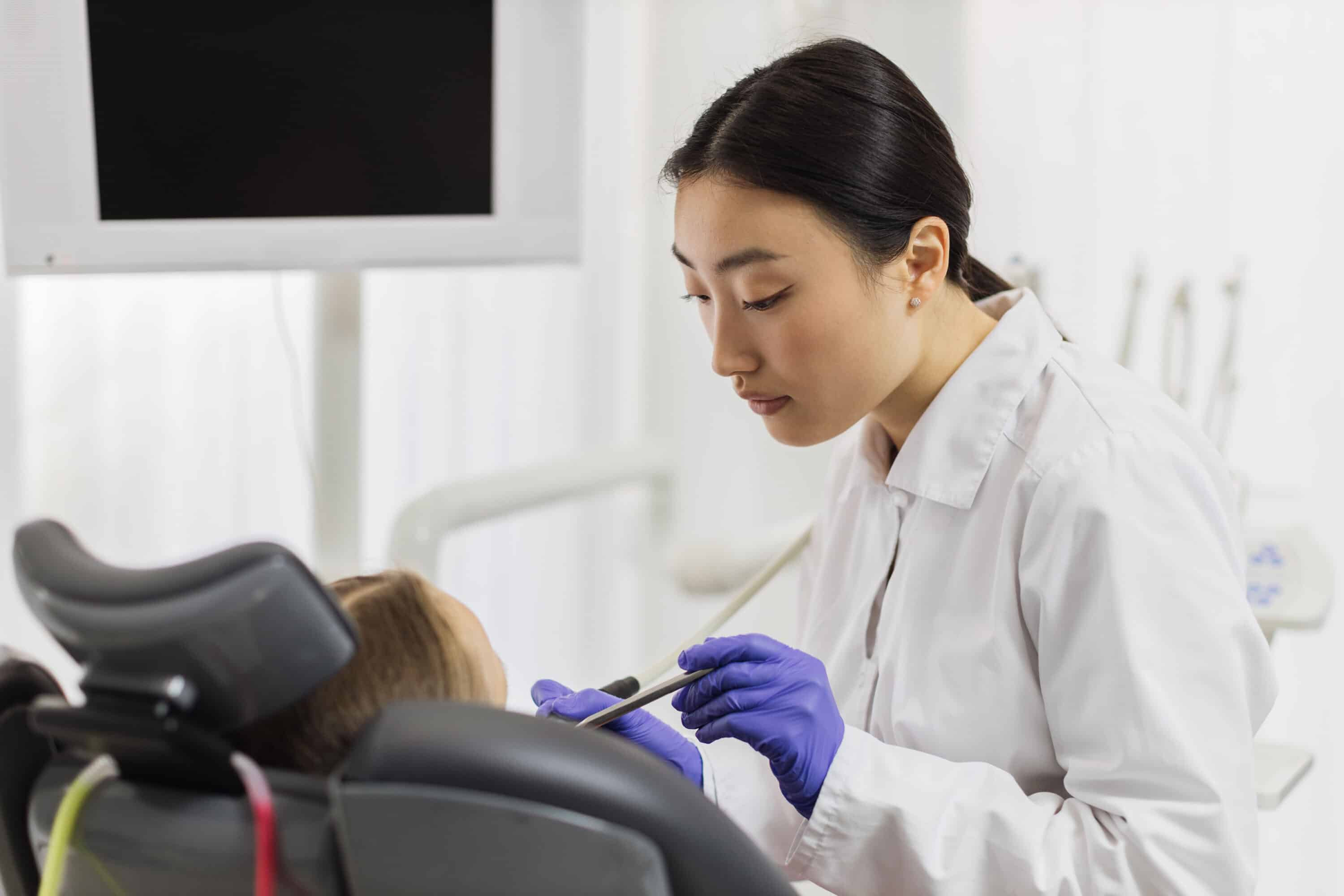 Congé maternité ou paternité pour un dentiste libéral comment sécuriser ses revenus pendant cette période Congé maternité ou paternité pour un dentiste libéral : comment sécuriser ses revenus pendant cette période ?
